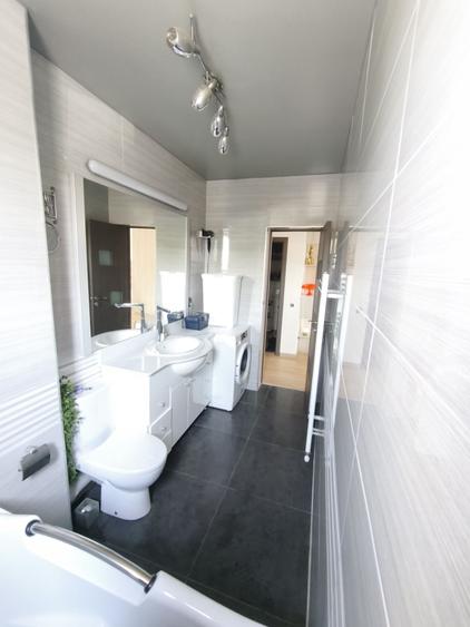 Apartament cu 2 camere decomandat în Tractorul