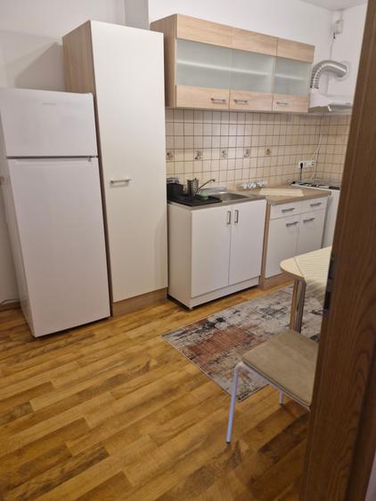 Apartament cu 4 camere semidecomandat în Circumvalațiunii