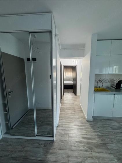 Apartament cu 3 camere decomandat, mobilat în Craiovița Nouă