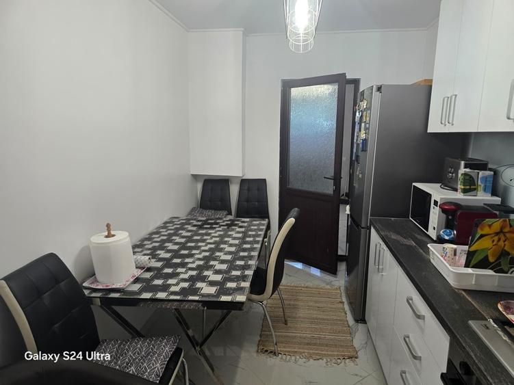 Casă cu 4 camere în Nicolae Bălcescu