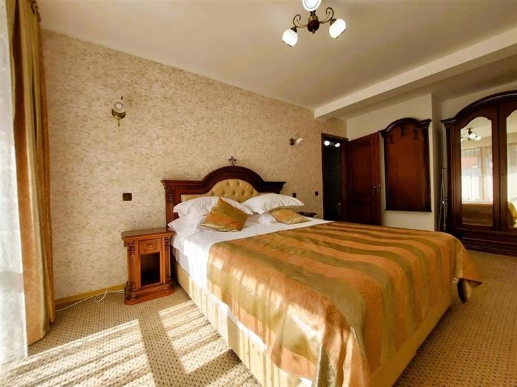 Duplex cu 6 camere cu Canalizare în Central