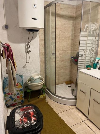 Casă cu 4 camere în Jamu Mare