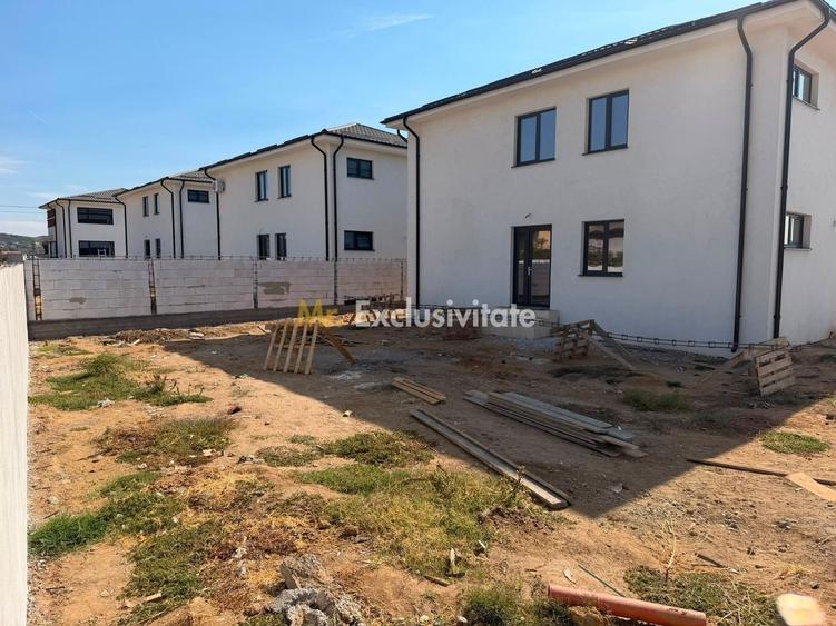 Casă individuală cu 5 camere cu Canalizare în Bariera Vâlcii