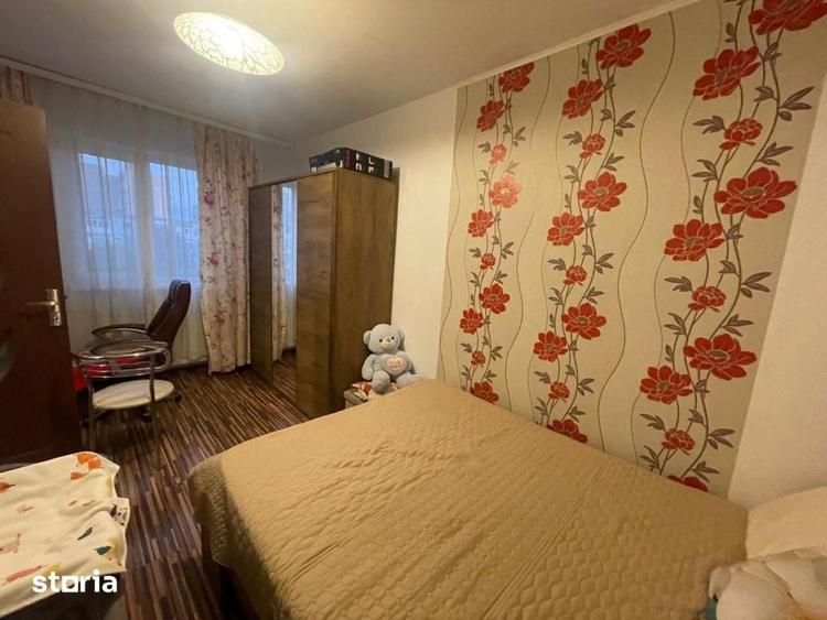 Apartament cu 3 camere în Craiovița Nouă