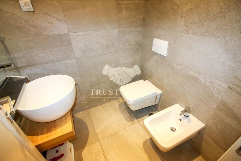 Penthouse cu 4 camere semidecomandat, mobilat în Grădina Icoanei