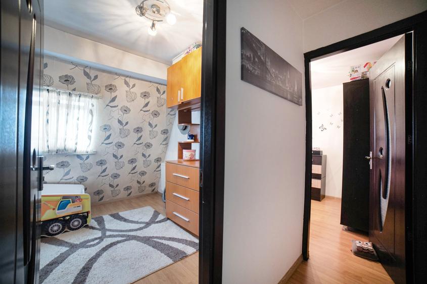 Apartament cu 3 camere decomandat, mobilat în Giurgiului