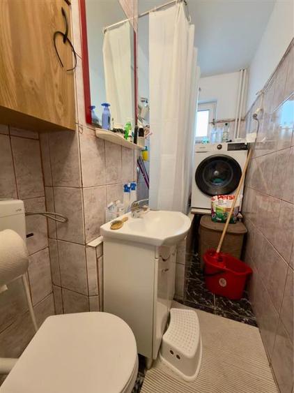 Apartament cu 3 camere semidecomandat în Alexandru cel Bun