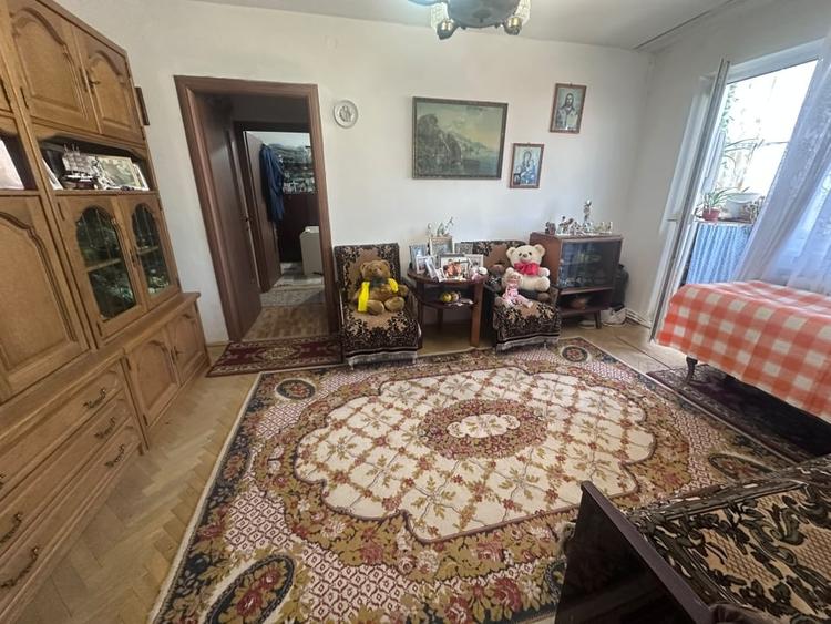 Apartament cu 2 camere semidecomandat, mobilat în Cugir