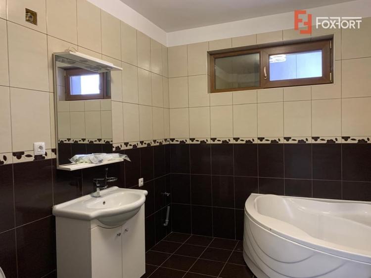 Casă individuală cu 16 camere cu Canalizare în Șag