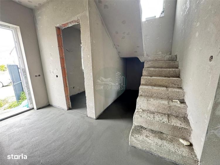 Casă cu 4 camere în Șura Mică
