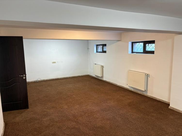 Duplex cu 13 camere cu Canalizare în Bucureștii Noi