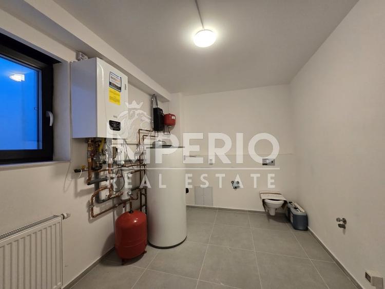 Casă individuală cu 12 camere cu Canalizare în Mărăști