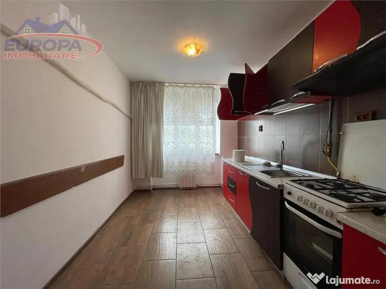 Apartament cu 4 camere decomandat în Central