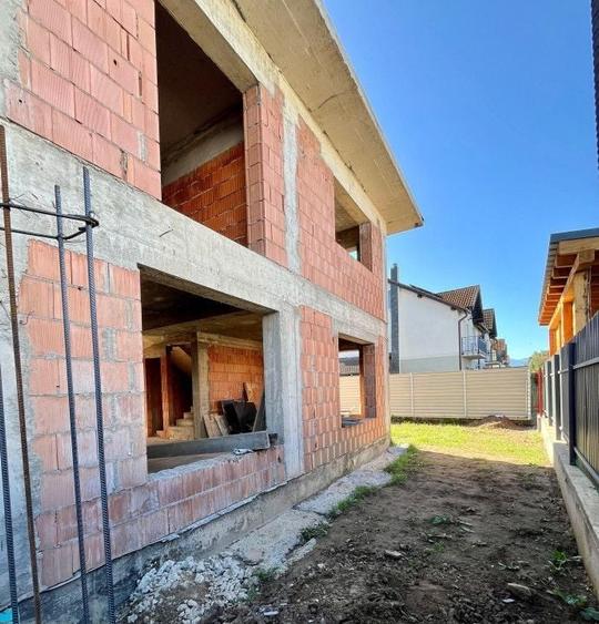 Casă individuală cu 4 camere cu Canalizare în Șelimbăr