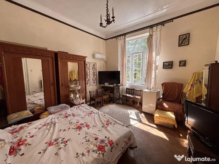 Casă cu 7 camere cu Teren 1030 Mp în Foișorul de Foc