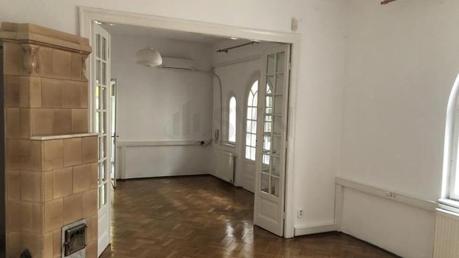 Apartament cu 3 camere decomandat în Casin