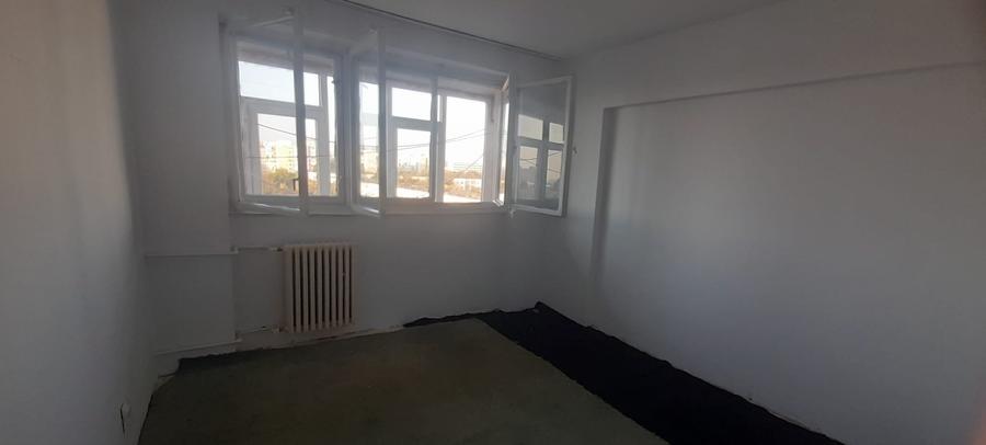 Apartament cu 3 camere decomandat în Drumul Taberei