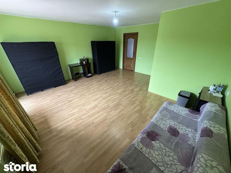 Casă cu 4 camere cu Canalizare în Sud