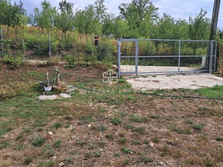 Casă individuală cu 2 camere cu Canalizare în Surani