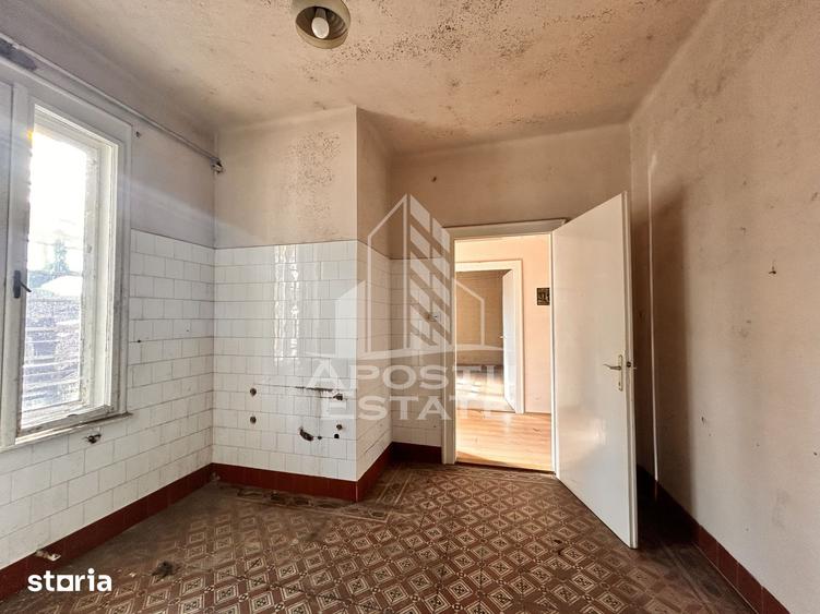 Casă cu 6 camere cu Teren 541 Mp în Complex Studențesc