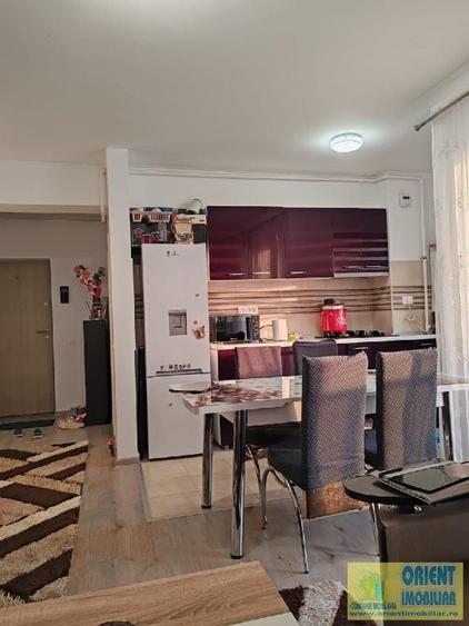 Apartament cu 3 camere nedecomandat în Tomis Plus