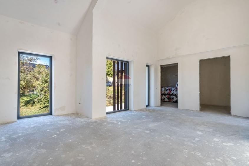 Duplex cu 6 camere cu Teren 600 Mp în Sud