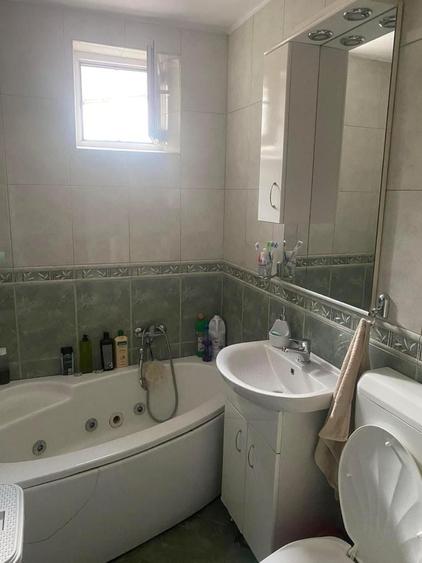 Apartament cu 3 camere decomandat în Tinca