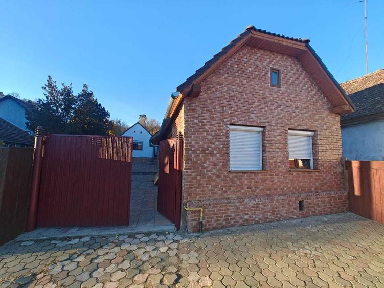DE VANZARE Proprietate cu 2 corpuri + curte, Rupea, jud. Brasov - 2