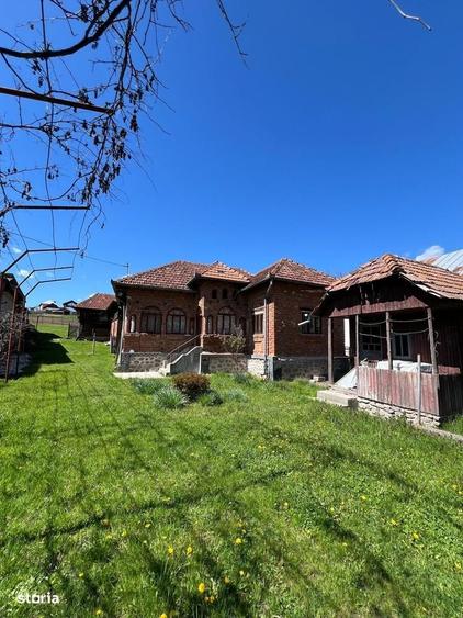 Casă cu 4 camere în Dumirești