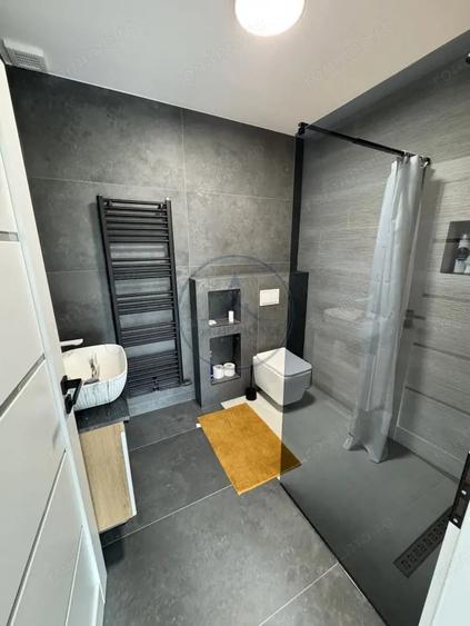 Casă cu Teren 400 Mp în Central