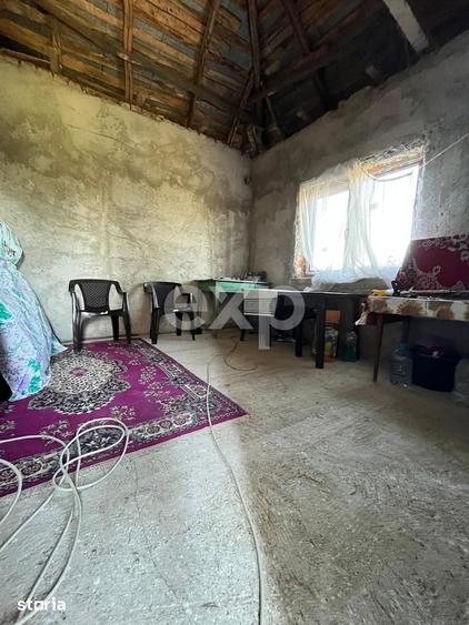 Casă cu 2 camere cu Teren 668 Mp în Petrești