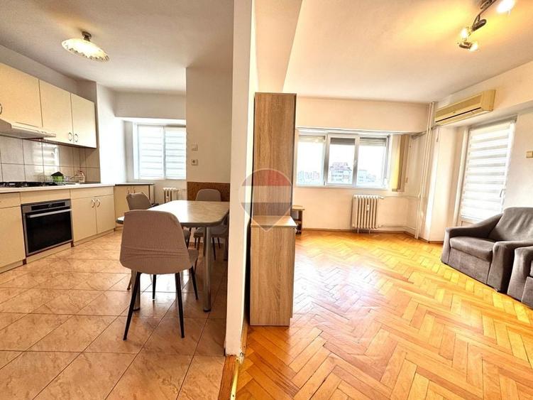 Apartament cu 4 camere decomandat, mobilat în Central