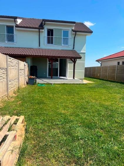 Duplex cu 3 camere cu Canalizare în Moșnița Nouă