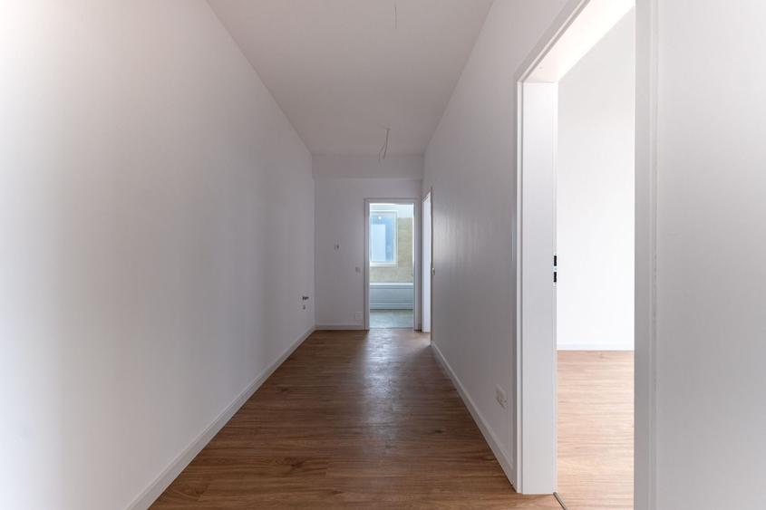 Apartament cu 3 camere semidecomandat în Metalurgiei