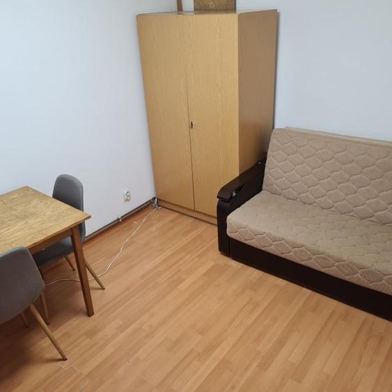 Apartament cu 3 camere semidecomandat, mobilat în Podu Roș