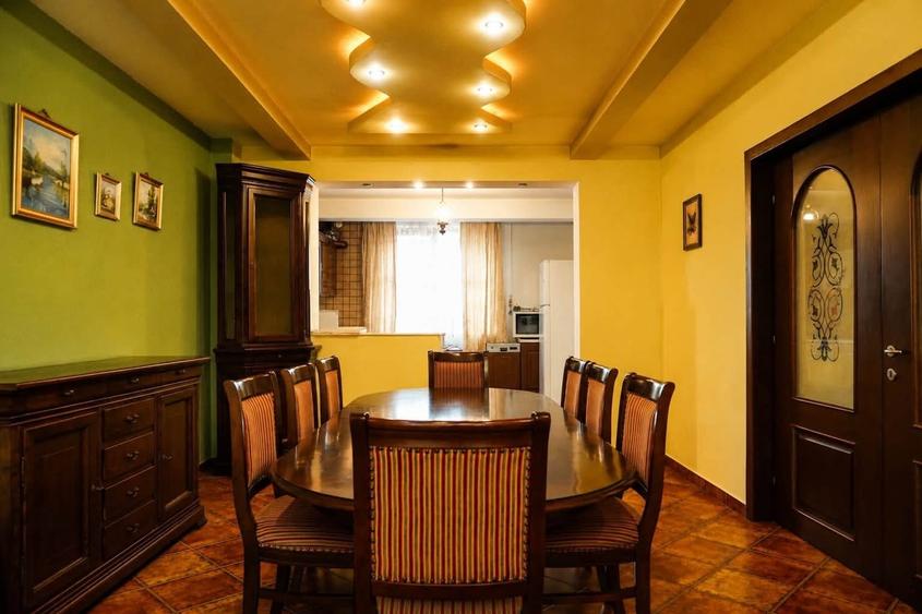 Casă individuală cu 5 camere cu Canalizare în Central