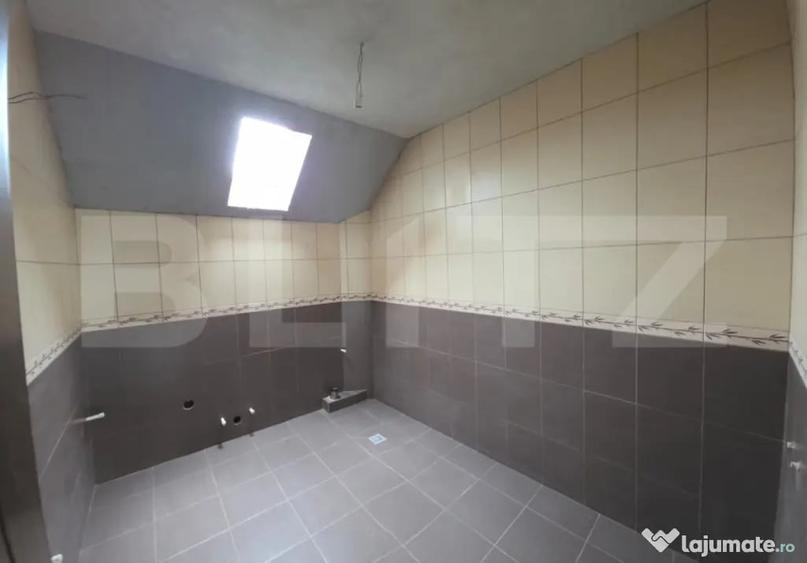 Casă cu 5 camere cu Teren 2700 Mp în Central
