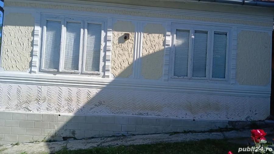 Casă cu 4 camere cu Teren 4000 Mp în Central