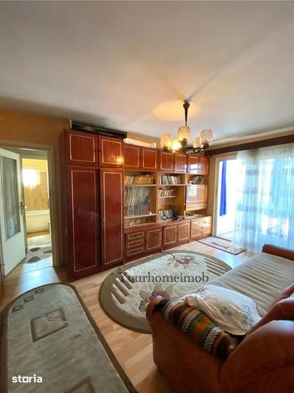 Apartament cu 2 camere semidecomandat în Craiovița Nouă