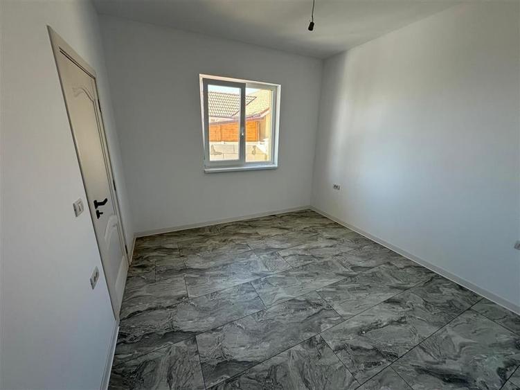 Casă individuală cu 3 camere cu Teren 265 Mp în Exterior Vest