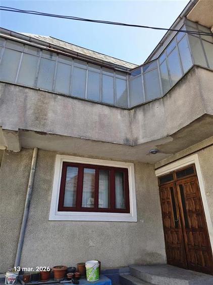Apartament cu 3 camere decomandat în Podul de Piatră