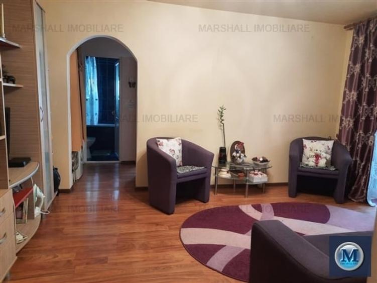 Apartament cu 3 camere semidecomandat în Cina