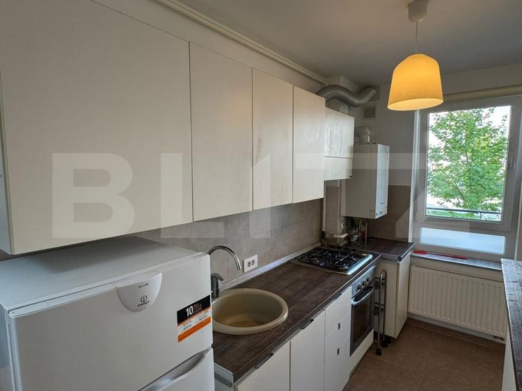Apartament cu 2 camere semidecomandat, mobilat în Tractorul