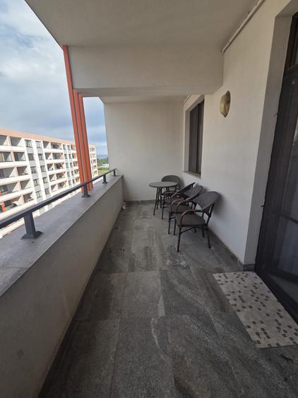 Apartament cu 3 camere decomandat în Tractorul