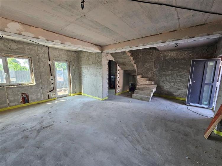 Case insiruite , 4 camere , P+1E - central in Valea Lupului - 6
