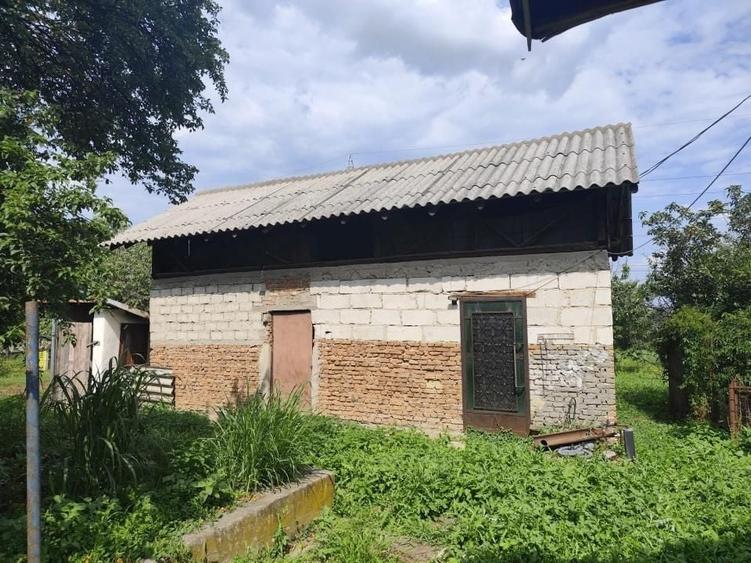 Casă individuală cu 4 camere cu Canalizare în Cătina