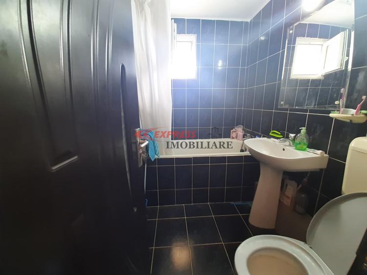 Apartament cu 3 camere semidecomandat în Dristor