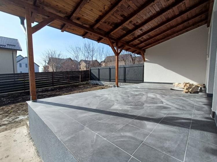 Duplex cu 4 camere cu Canalizare în Popas Păcurari