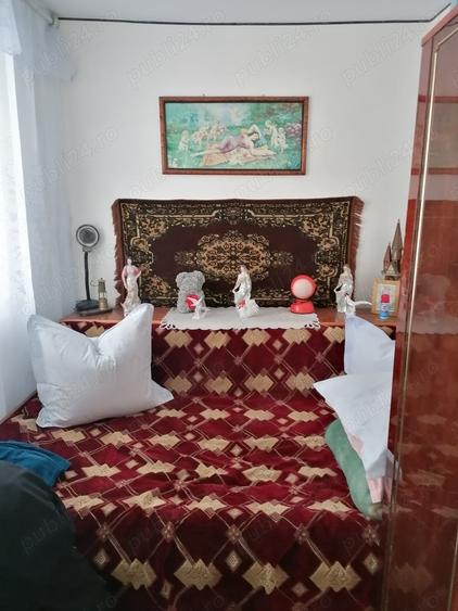 Casă cu 5 camere în Rachelu