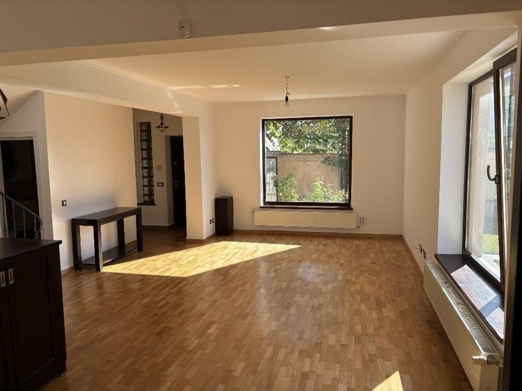 Duplex cu 5 camere cu Garaj în Fundeni